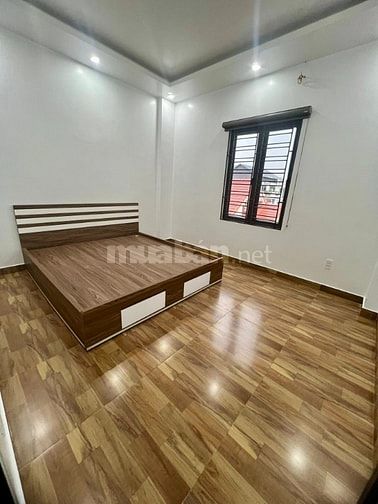 Nhà 3 tầng mặt trục chính Quỳnh Hoàng tặng full nội thất