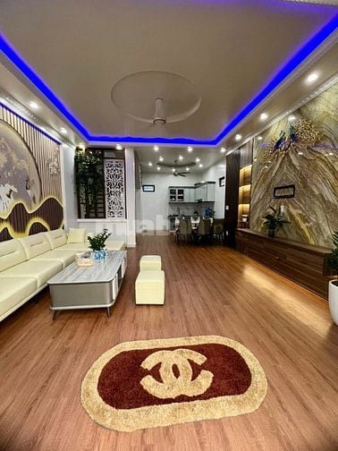 Nhà 3 tầng mặt trục chính Quỳnh Hoàng tặng full nội thất