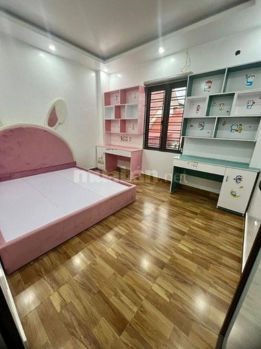 Nhà 3 tầng mặt trục chính Quỳnh Hoàng tặng full nội thất