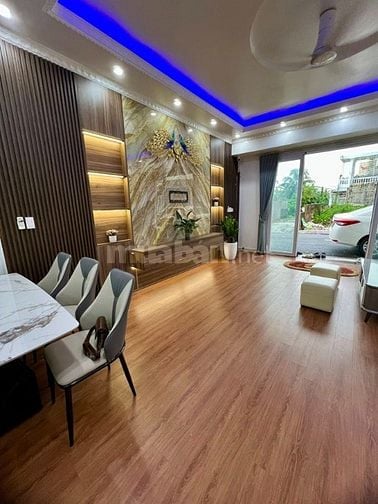 Nhà 3 tầng mặt trục chính Quỳnh Hoàng tặng full nội thất