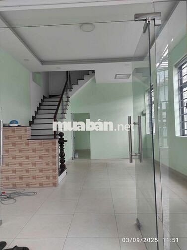 Phòng ngủ toilet, phòng khách tầng trệt nhà nguyên căn 2 lầu Linh Đông