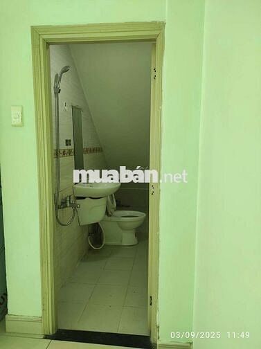 Phòng ngủ toilet, phòng khách tầng trệt nhà nguyên căn 2 lầu Linh Đông