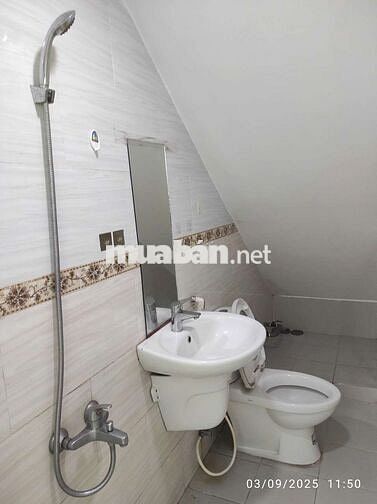 Phòng ngủ toilet, phòng khách tầng trệt nhà nguyên căn 2 lầu Linh Đông