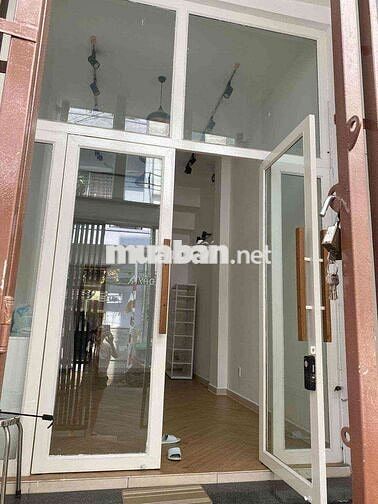 NHÀ 4 PHÒNG NGỦ FULL NỘI THẤT QUẬN 1