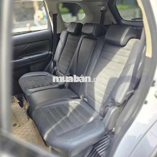Mitsubishi Outlander 2.0CVT model 2023 màu trắng