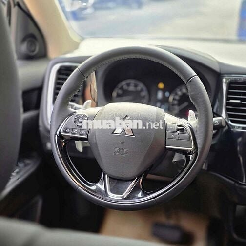 Mitsubishi Outlander 2.0CVT model 2023 màu trắng