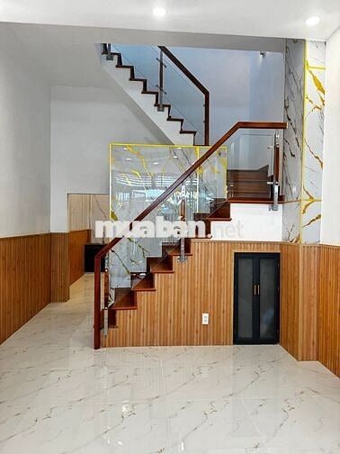 Bán nhà ngay Đ. Quốc lộ 50, 1 trệt, 1 lầu. Giá 1 tỷ 325 triệu, Sổ sẵn.