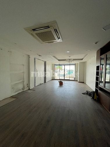Cho thuê nhà phố kinh doanh 92 La Thành , 7 tầng có hầm để xe rộng rãi