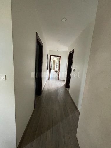 Cho thuê nhà phố kinh doanh 92 La Thành , 7 tầng có hầm để xe rộng rãi