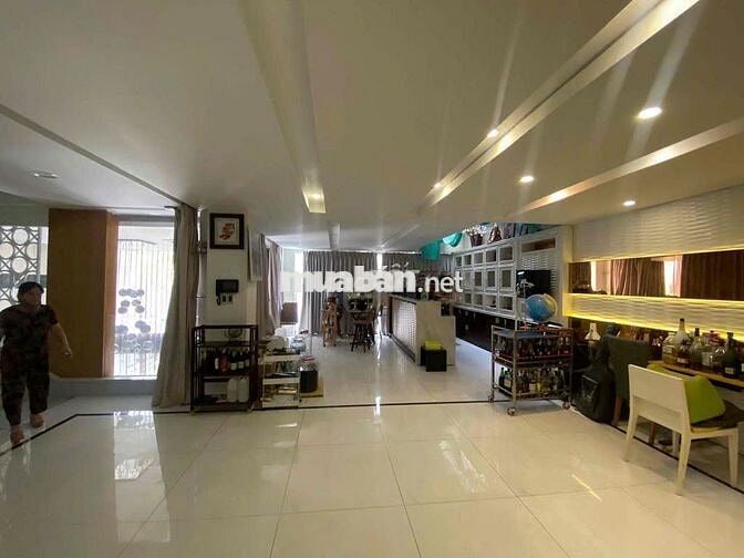 CHO THUÊ BIỆT THỰ CÓ THANG MÁY CMT8_ 11X20M_ HẦM 4 TẦNG. SẴN NỘI THẤT