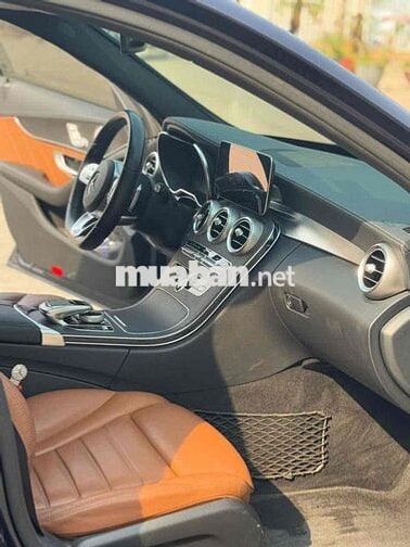 Merểcdes C300 AMG sx 2019 màu xanh CVS siêu đẹp