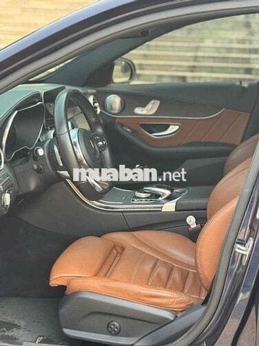 Merểcdes C300 AMG sx 2019 màu xanh CVS siêu đẹp