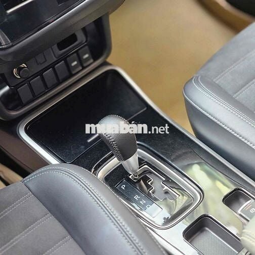 Mitsubishi Outlander 2.0CVT model 2023 màu trắng