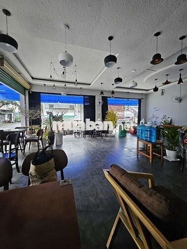 Sang quán cafe góc 2 mặt tiền Gần Nguyên Sơn DT : 8m X 12m gác lửng ở