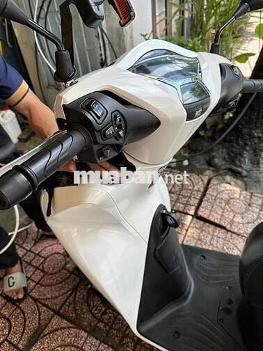 SH 125 dk 9/2024 odo 13k km gl ADV