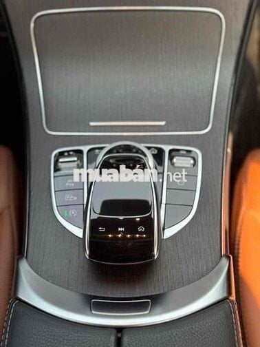 Merểcdes C300 AMG sx 2019 màu xanh CVS siêu đẹp