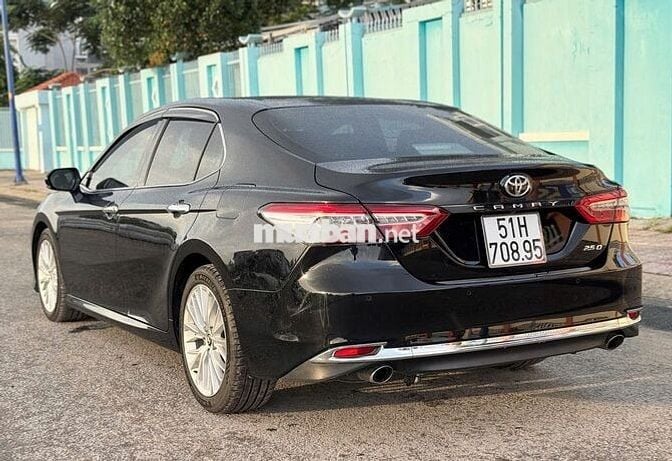 Toyota Camry 2019 2.5Q  mẫu mới nhập Thái 1 chủ