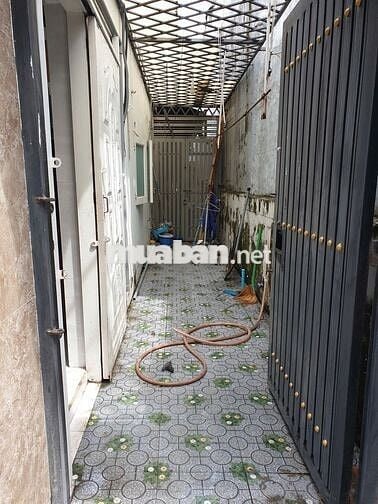 Bán gấp nhà DT 6x20, có 3 phòng trọ, gần ngã 4 Nước Đá, giáp ranh Q12