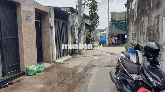 Bán gấp nhà DT 6x20, có 3 phòng trọ, gần ngã 4 Nước Đá, giáp ranh Q12