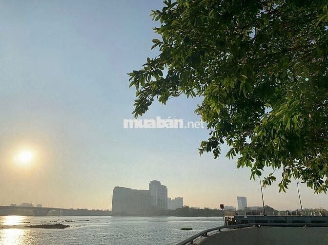 Cho thuê căn hộ Vinhome Golden River Bason Quận 1 view Bitexco