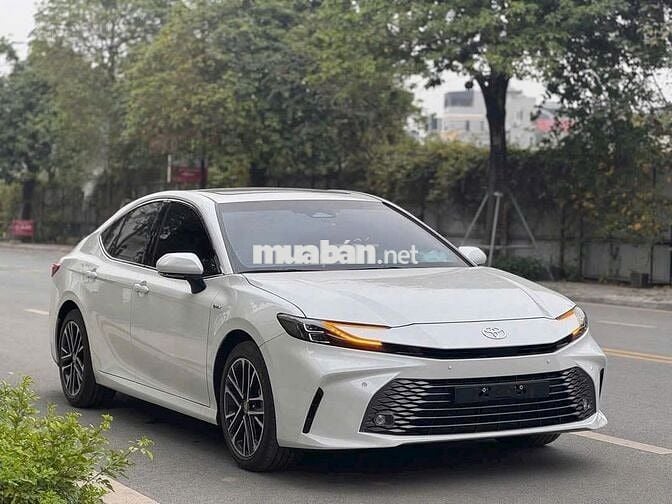 Toyota Camry 2025 2.0Q