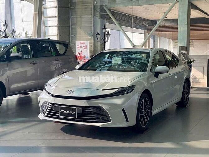 Toyota Camry 2025 2.0Q