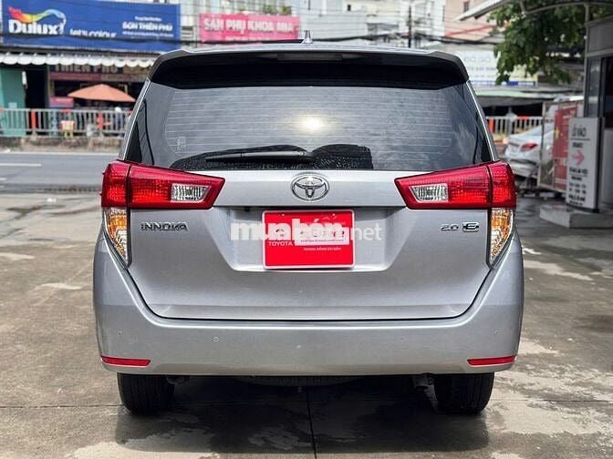 Toyota Innova 2.0E Số sàn 2024 màu bạc - 705Tr