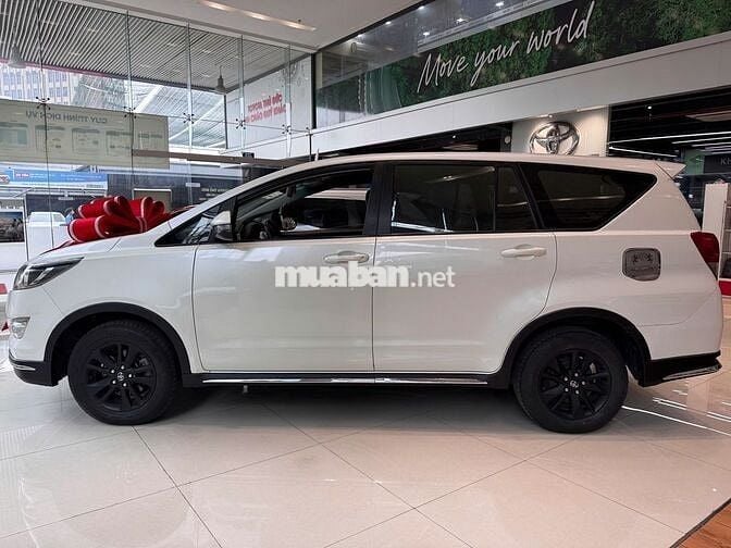 Toyota Innova 2.0Venturer Số Tự Động 2019 trắng