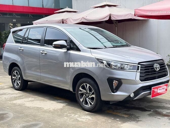 Toyota Innova 2.0E Số sàn 2024 màu bạc - 705Tr