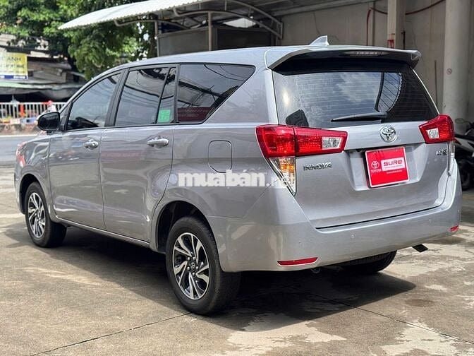Toyota Innova 2.0E Số sàn 2024 màu bạc - 705Tr