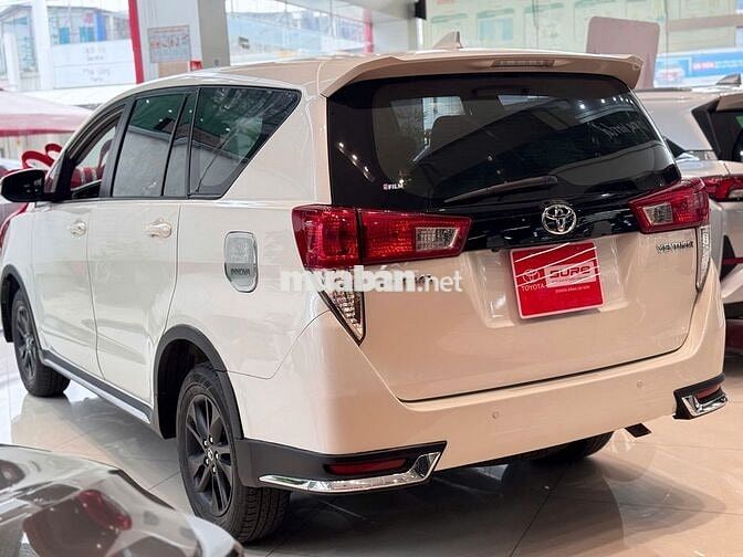 Toyota Innova 2.0Venturer Số Tự Động 2019 trắng