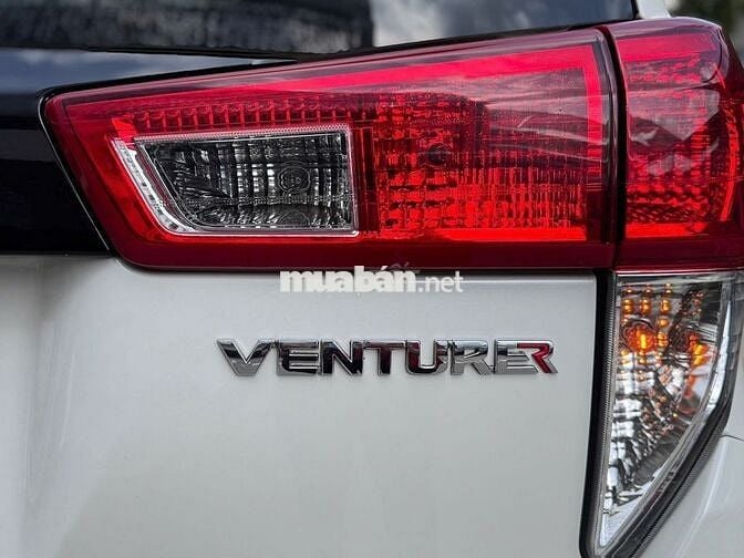 Toyota Innova 2.0Venturer Số Tự Động 2019 trắng