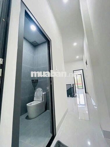 Bán nhà 1 trệt 1 lầu giá 2 tỷ 350 triệu, DT 5x20m, Tân An, Bình Dương