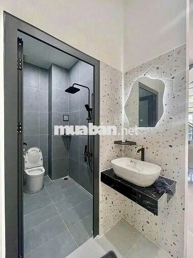 Bán nhà 1 trệt 1 lầu giá 2 tỷ 350 triệu, DT 5x20m, Tân An, Bình Dương