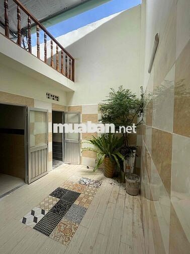 Gia đình tôi bán nhà hẻm 20 đối diện trường cấp 1 tân phong 2.