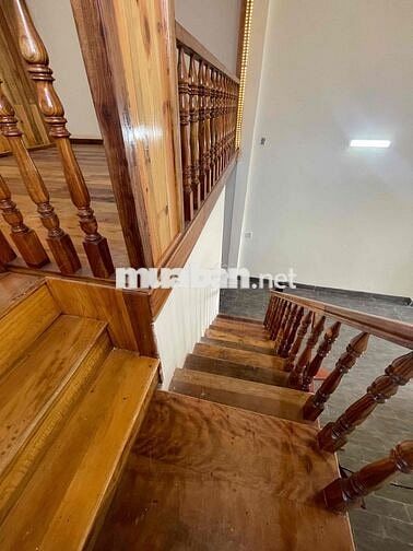 Gia đình tôi bán nhà hẻm 20 đối diện trường cấp 1 tân phong 2.