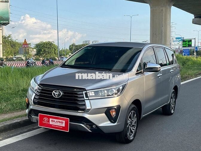 Toyota Innova 2.0G Số Tự Động 2022 màu bạc
