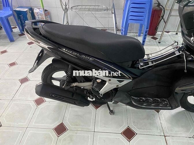 Xe ab xanh đen