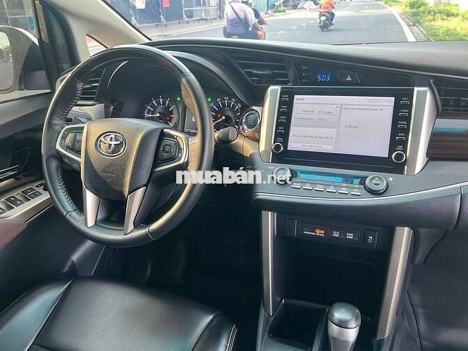 Toyota Innova 2.0G Số Tự Động 2022 màu bạc