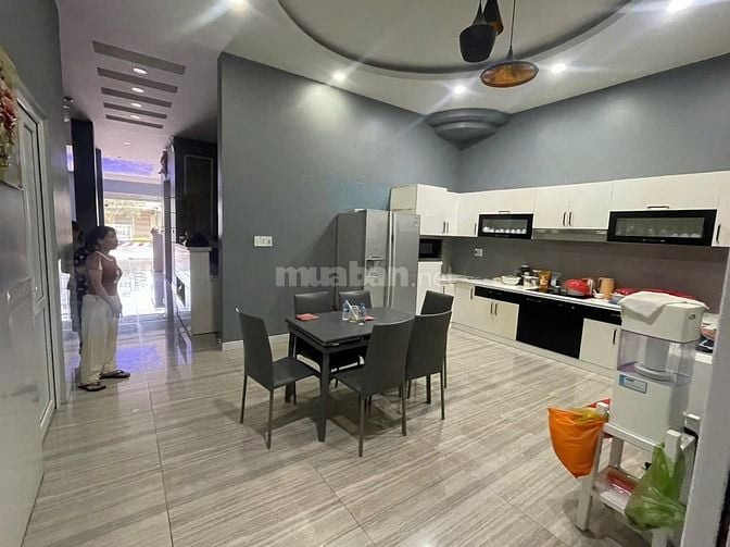 Bán khách sạn Thị Trấn Tràm Chim, Tam Nông, Đồng Tháp, 10x20, 12 phòng