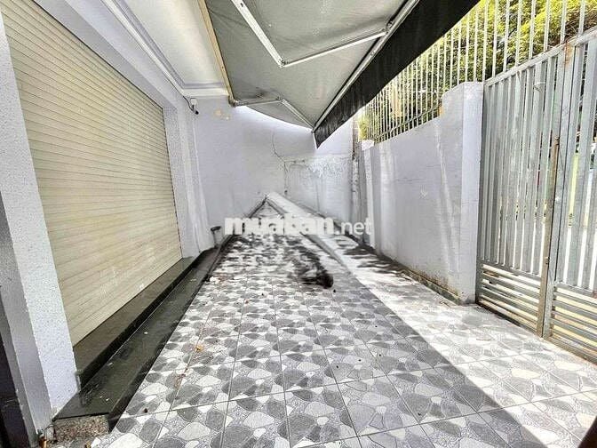Nhà 8PN hẻm xe hơi. Cho cải tạo.
