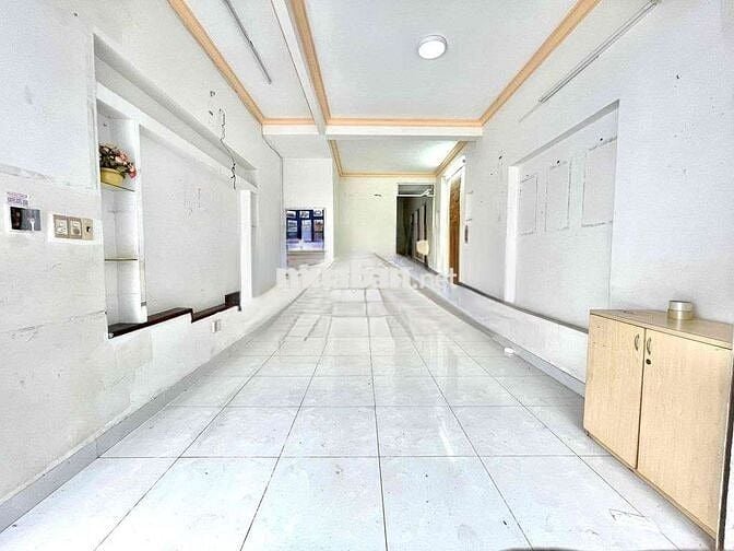 Nhà 8PN hẻm xe hơi. Cho cải tạo.
