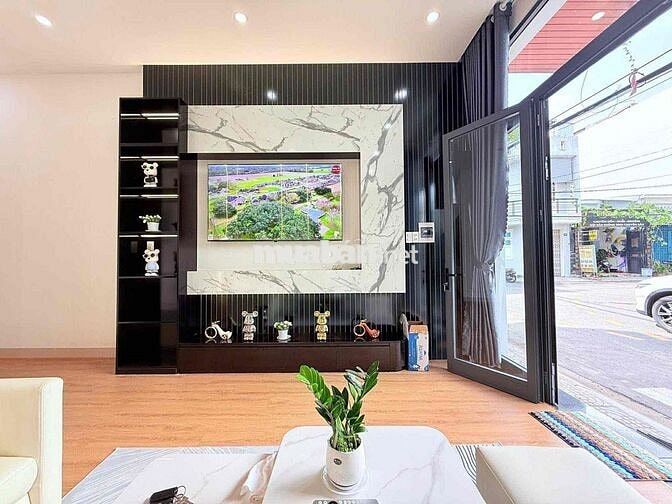 Cho thuê nhà 3 tầng 3 mê mới đẹp ngay trung tâm TP