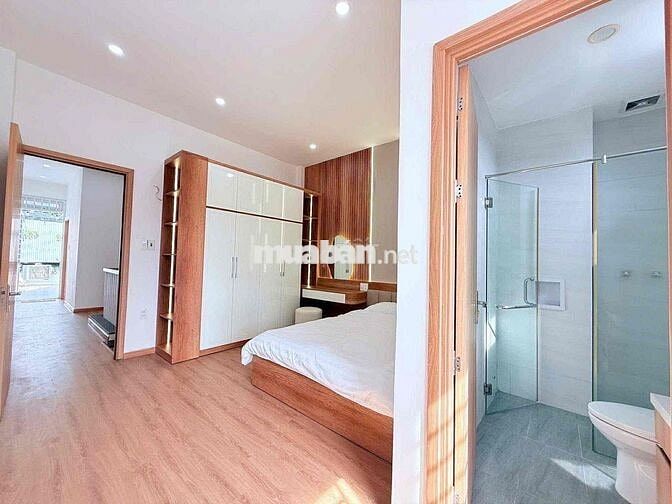 Cho thuê nhà 3 tầng 3 mê mới đẹp ngay trung tâm TP