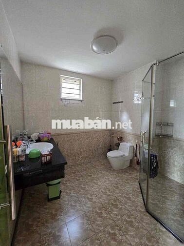 nhà biệt thự 12x20m 1 trệt 1 lầu 1 sân thượng, có 5 phòng ngủ 4wc