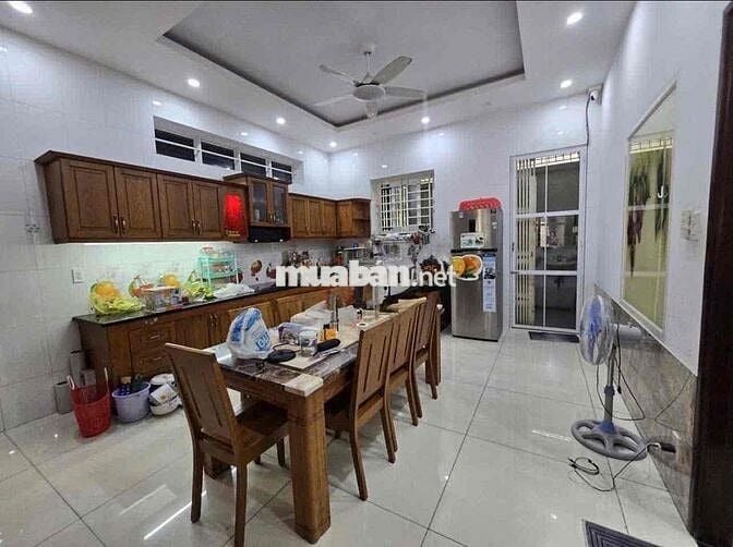 nhà biệt thự 12x20m 1 trệt 1 lầu 1 sân thượng, có 5 phòng ngủ 4wc