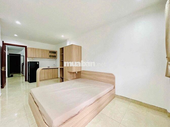 CĂN HỘ BAN CÔNG FULL NỘI THẤT QUẬN 1 GẦN CÔNG VIÊN LÊ VĂN TÁM, CHỢ TÂN
