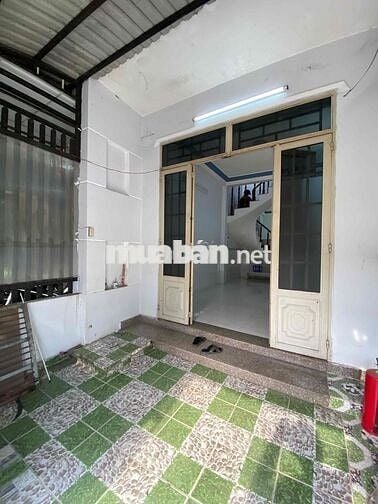Cho thuê nhà trệt + lầu 2PN đường xe hơi gần chợ