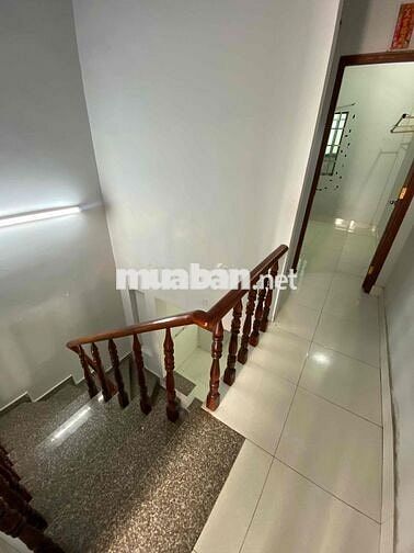 Cho thuê nhà trệt + lầu 2PN đường xe hơi gần chợ