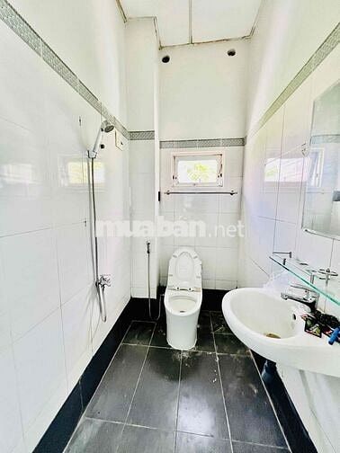 Nhà Mới Đẹp DT 120m2 1Trệt 1Lầu 3Pn 2Wc Sân Hẻm Xe Tải Gần Chợ Đường.